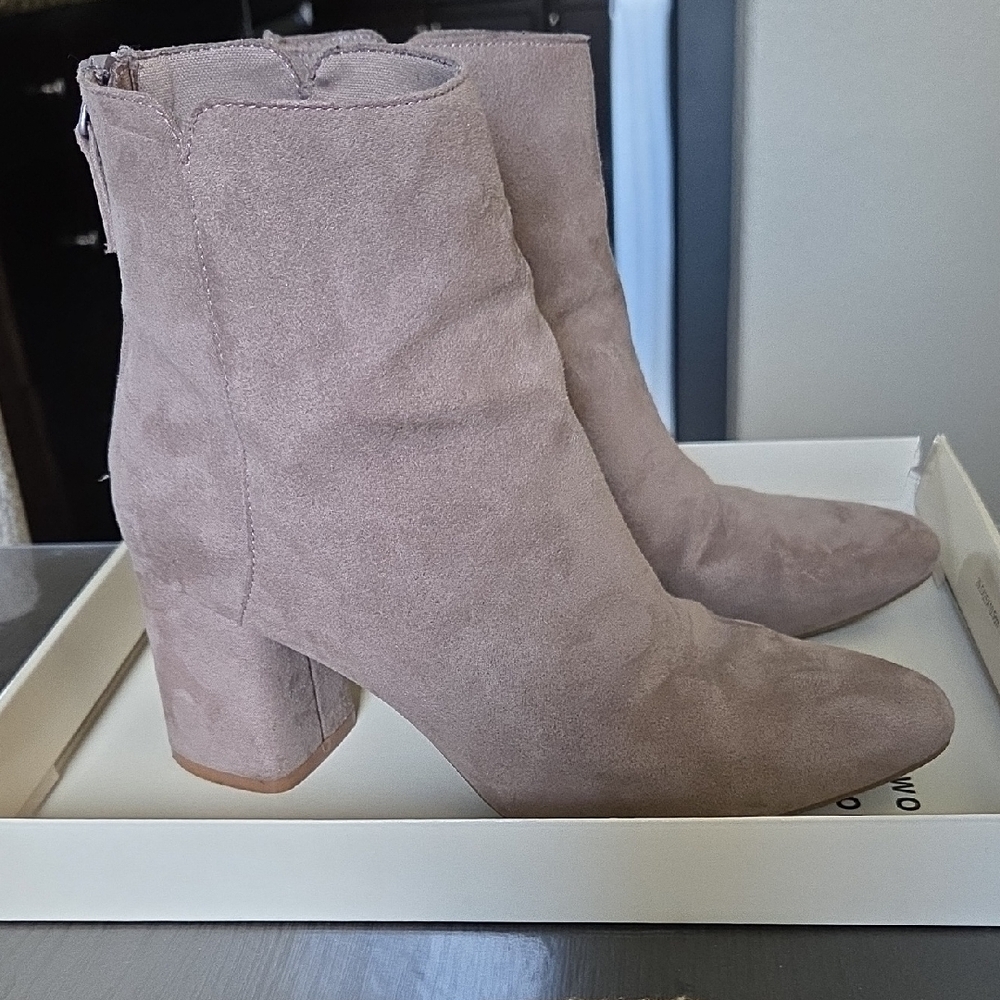 Old Navy Gray Ankle Boots Sleek Minimalist Design - Picture 3 of 6